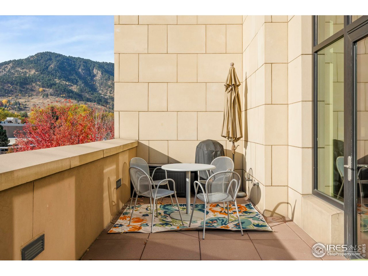 1077 Canyon Blvd 304