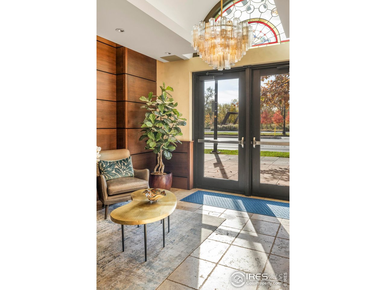 1077 Canyon Blvd 304