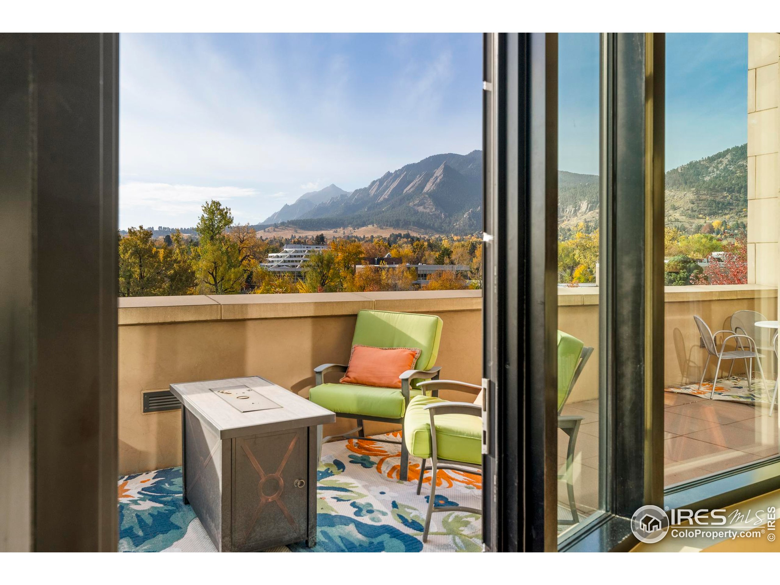 1077 Canyon Blvd 304