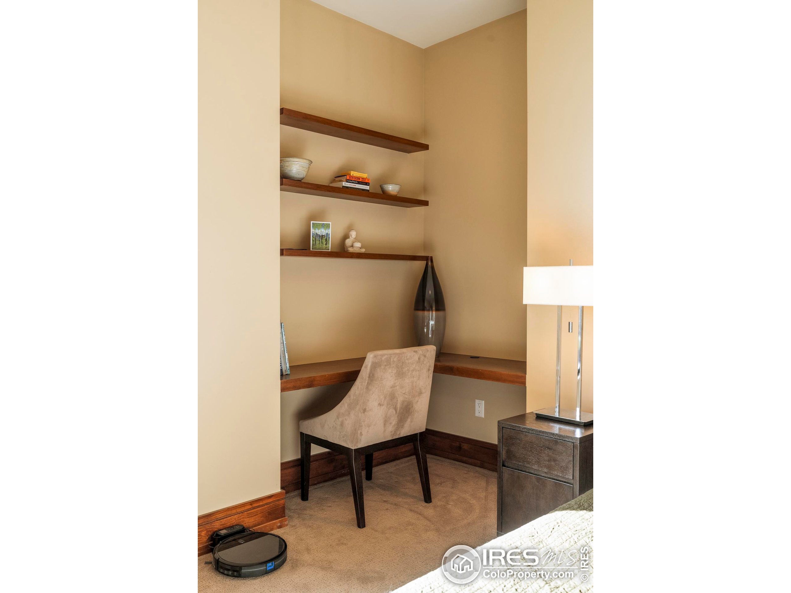 1077 Canyon Blvd 304