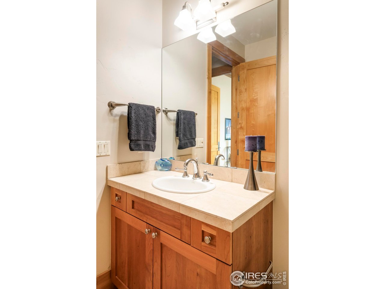 1301 Canyon Blvd 407