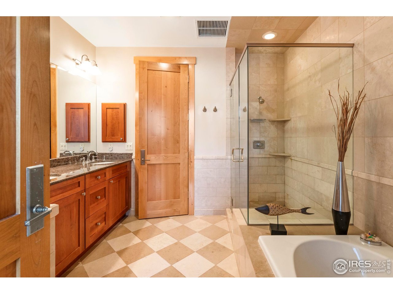 1301 Canyon Blvd 407