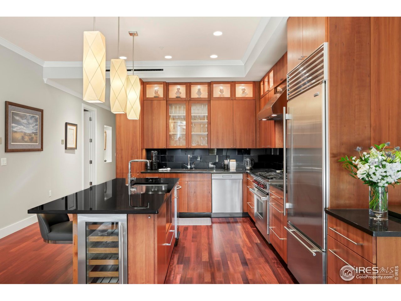 1155 Canyon Blvd 202