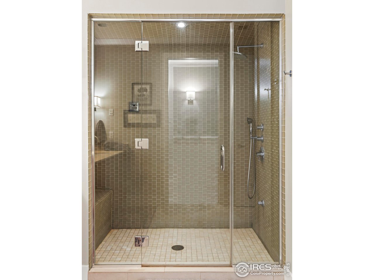 1155 Canyon Blvd 202