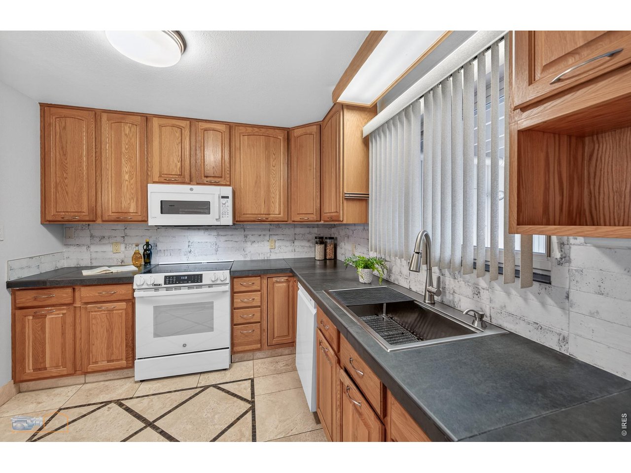 1462 Greenbriar Blvd