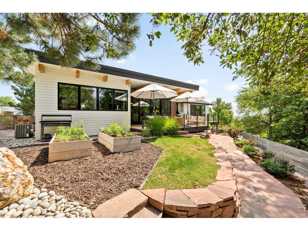 2550 Balsam Dr