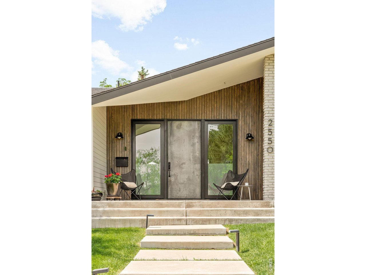 2550 Balsam Dr