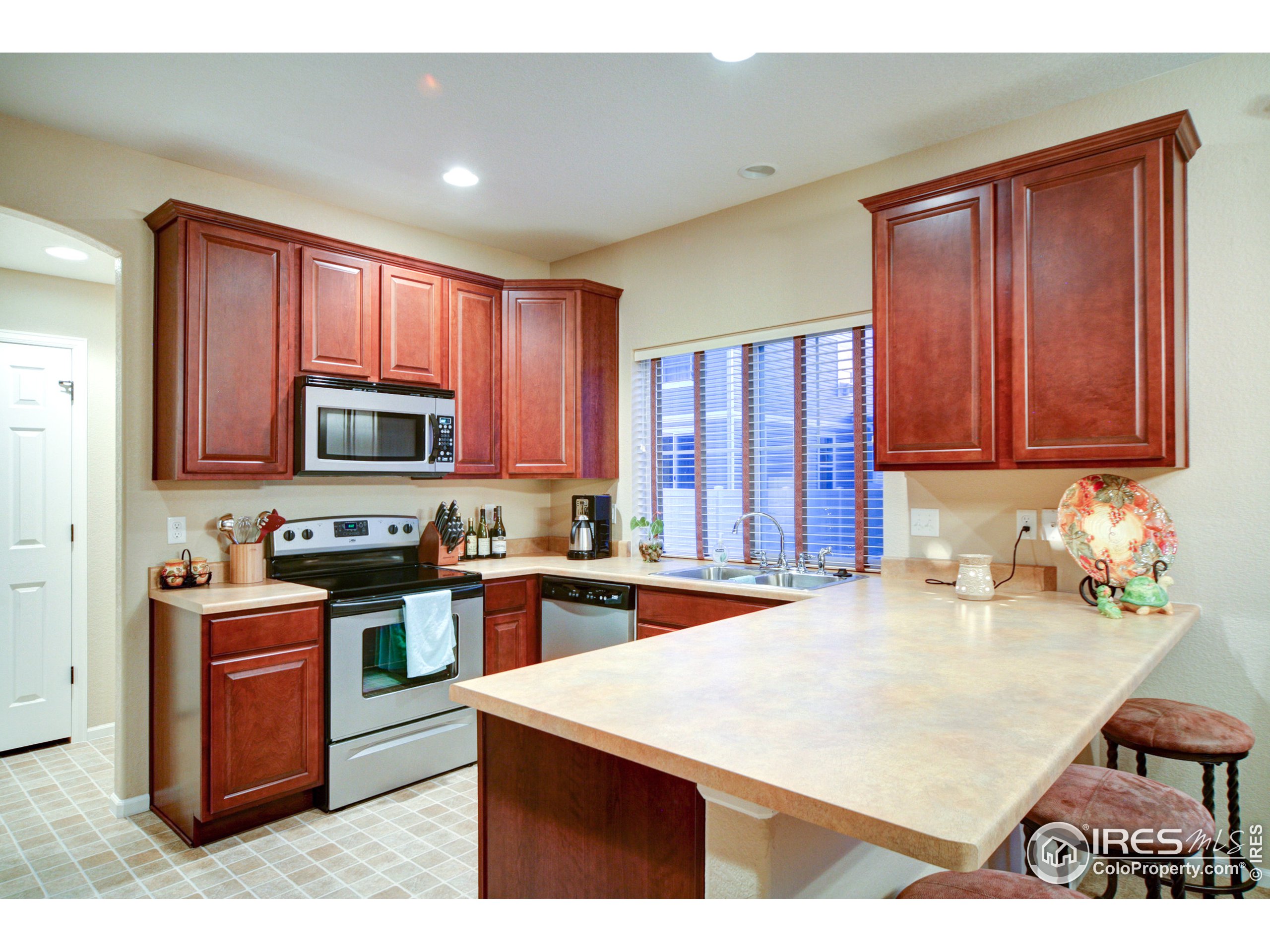 1000 Rosehill Dr