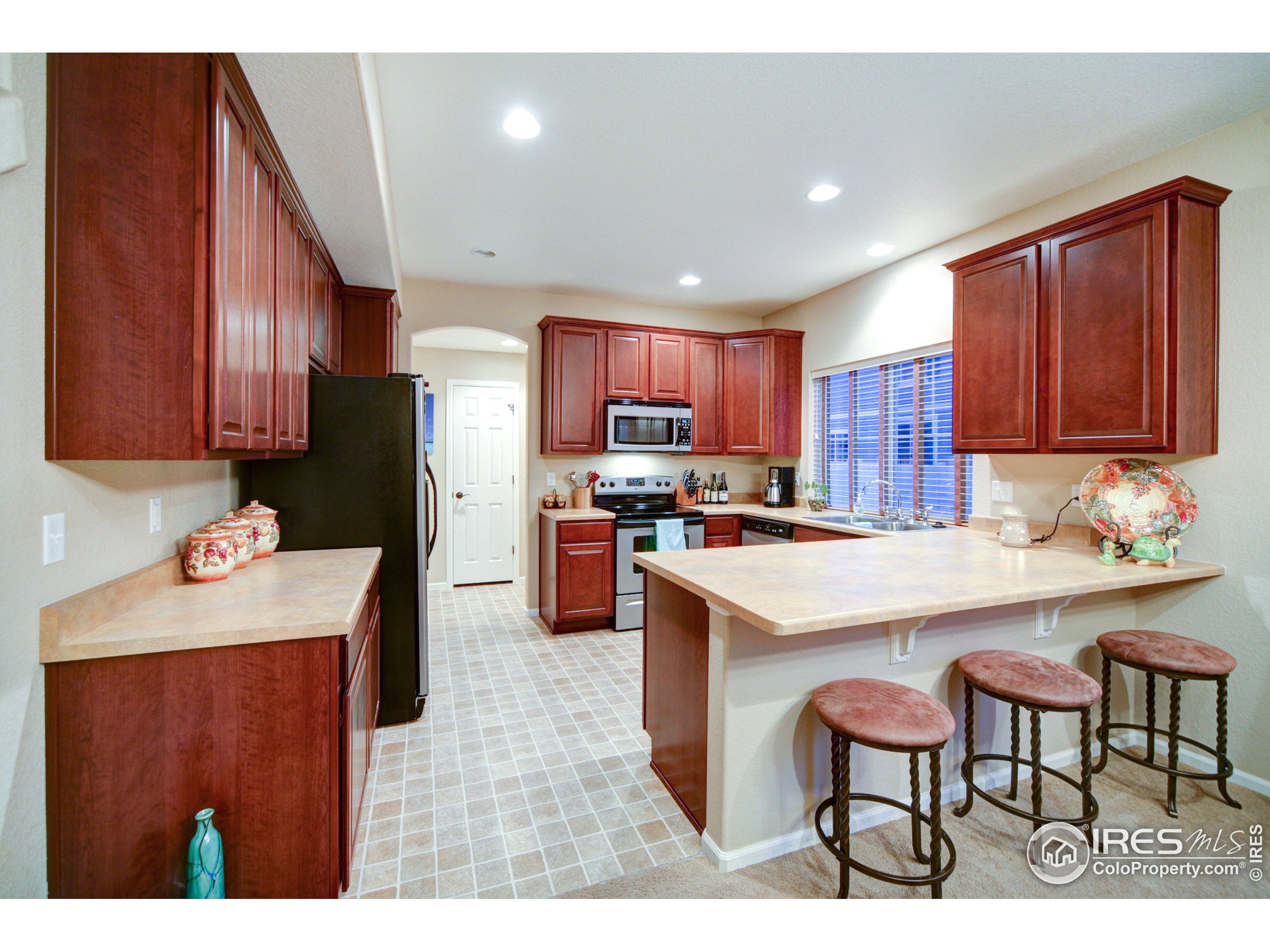 1000 Rosehill Dr