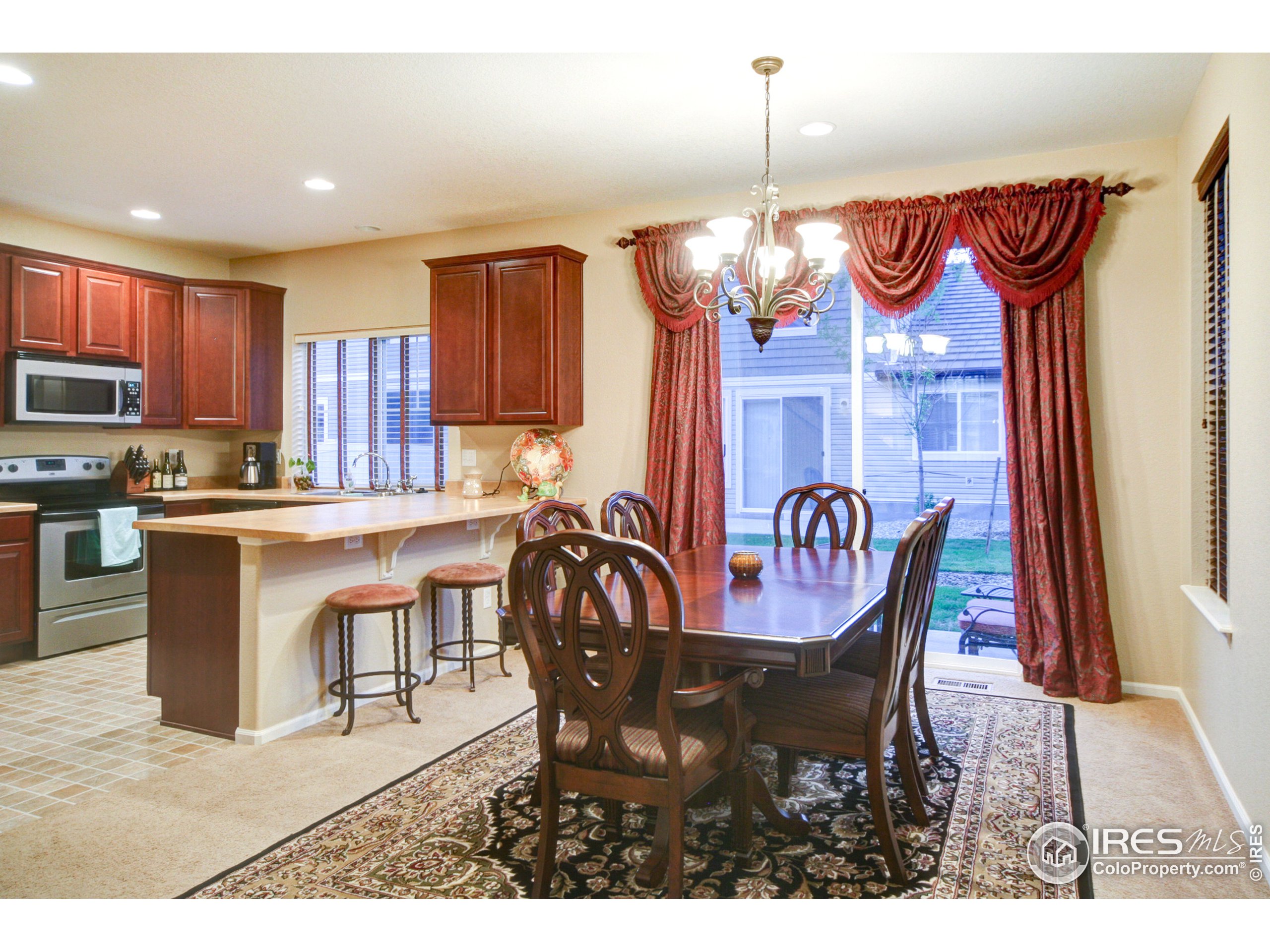 1000 Rosehill Dr