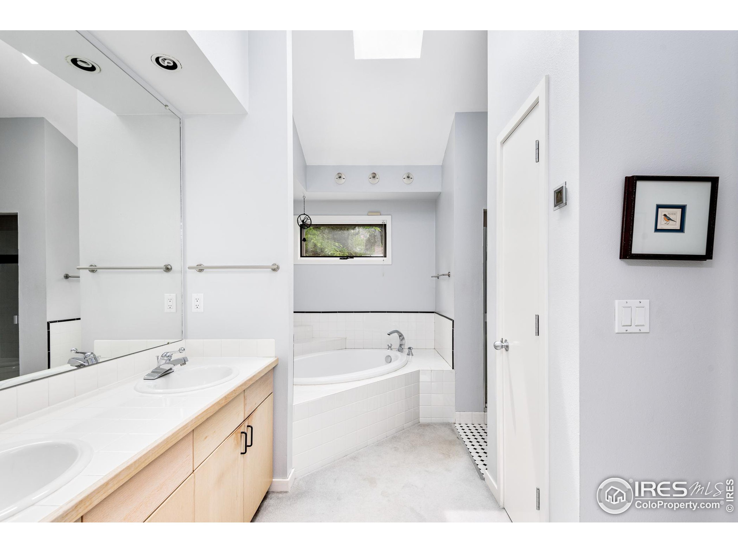 1000 Rosehill Dr