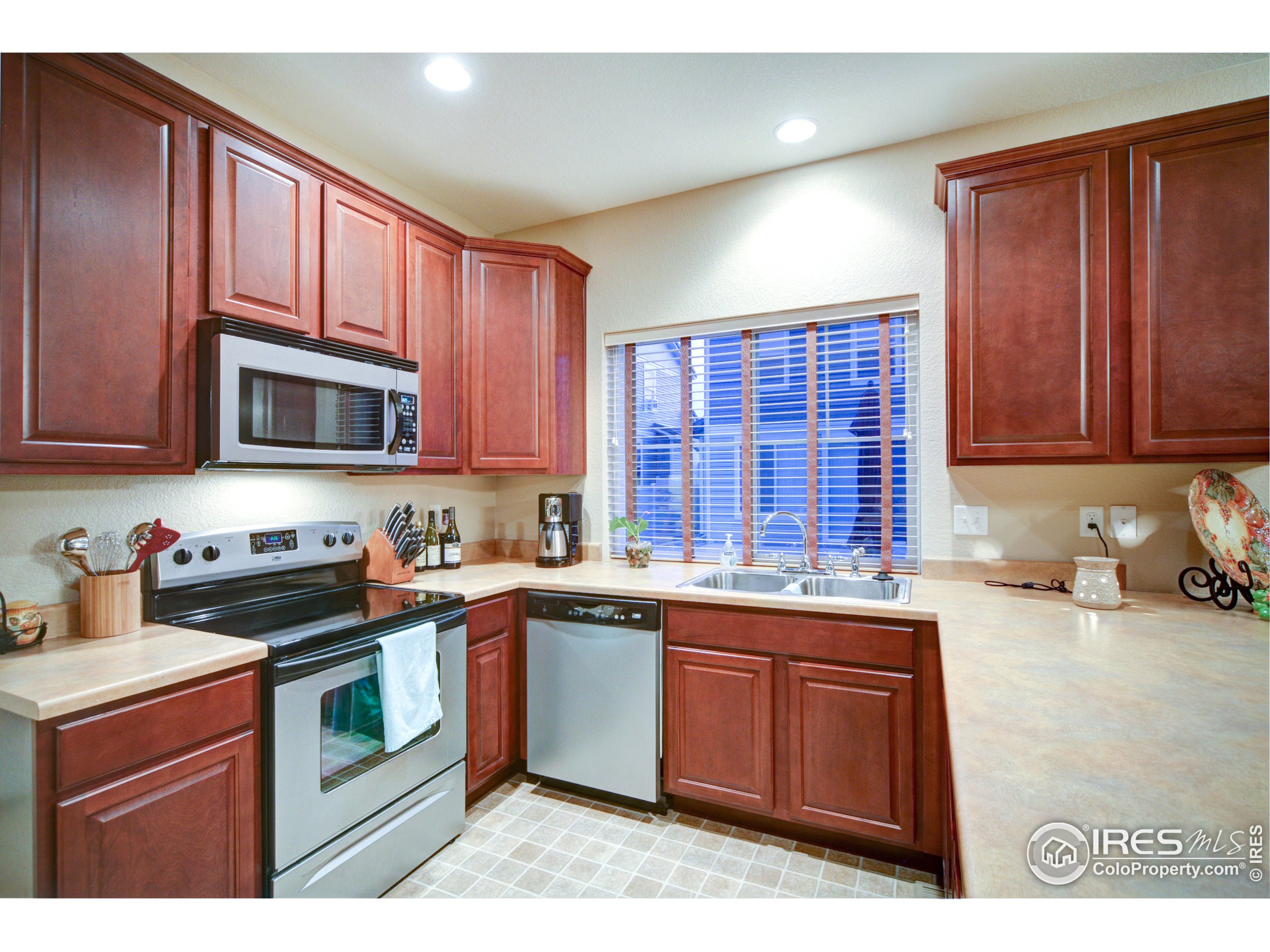 1000 Rosehill Dr