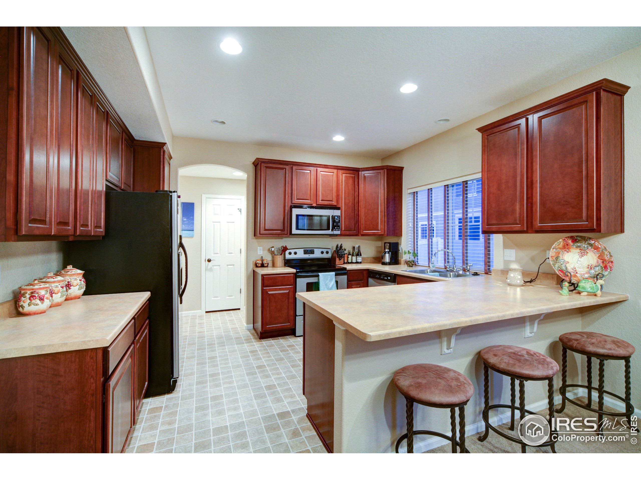 1000 Rosehill Dr