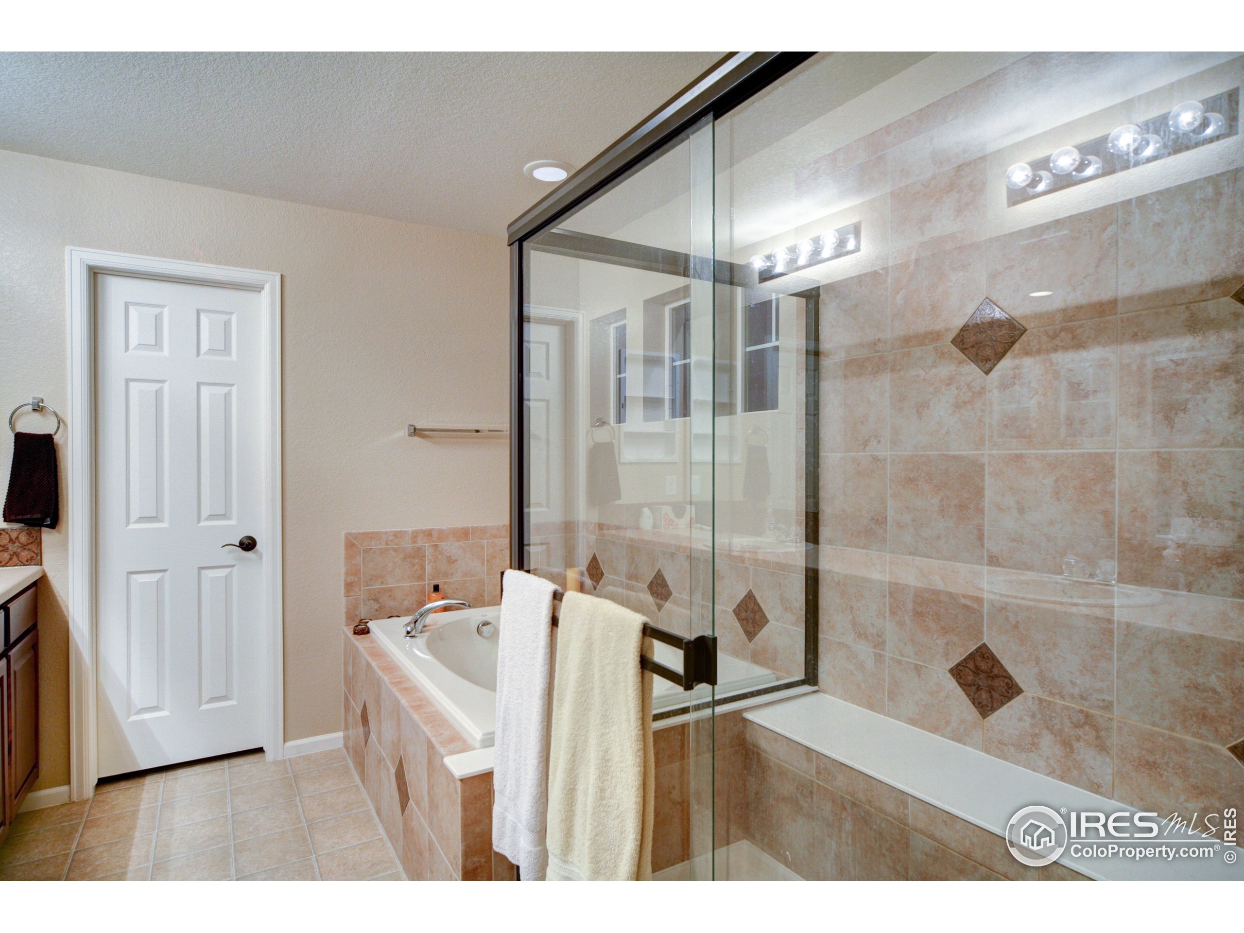 1000 Rosehill Dr