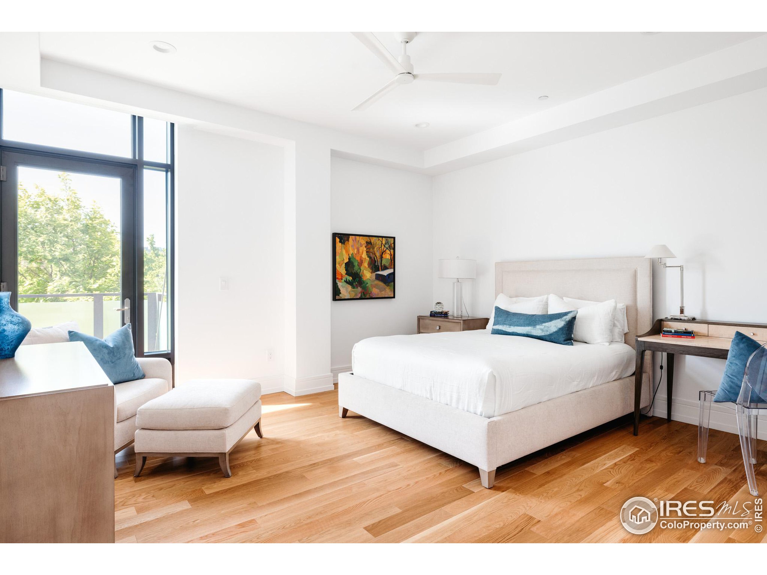 1077 Canyon Blvd Unit: 204