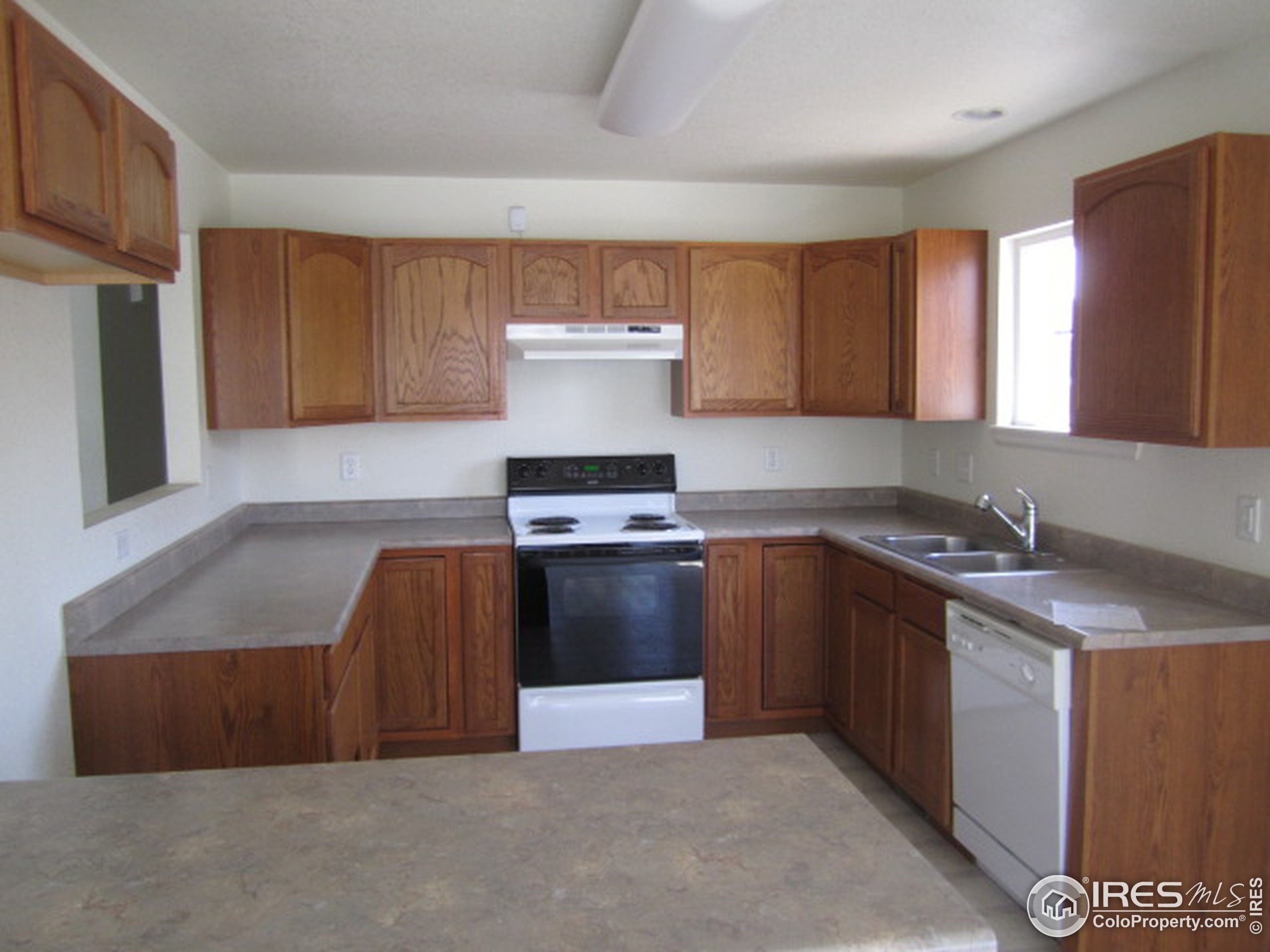 1077 Canyon Blvd Unit: 204