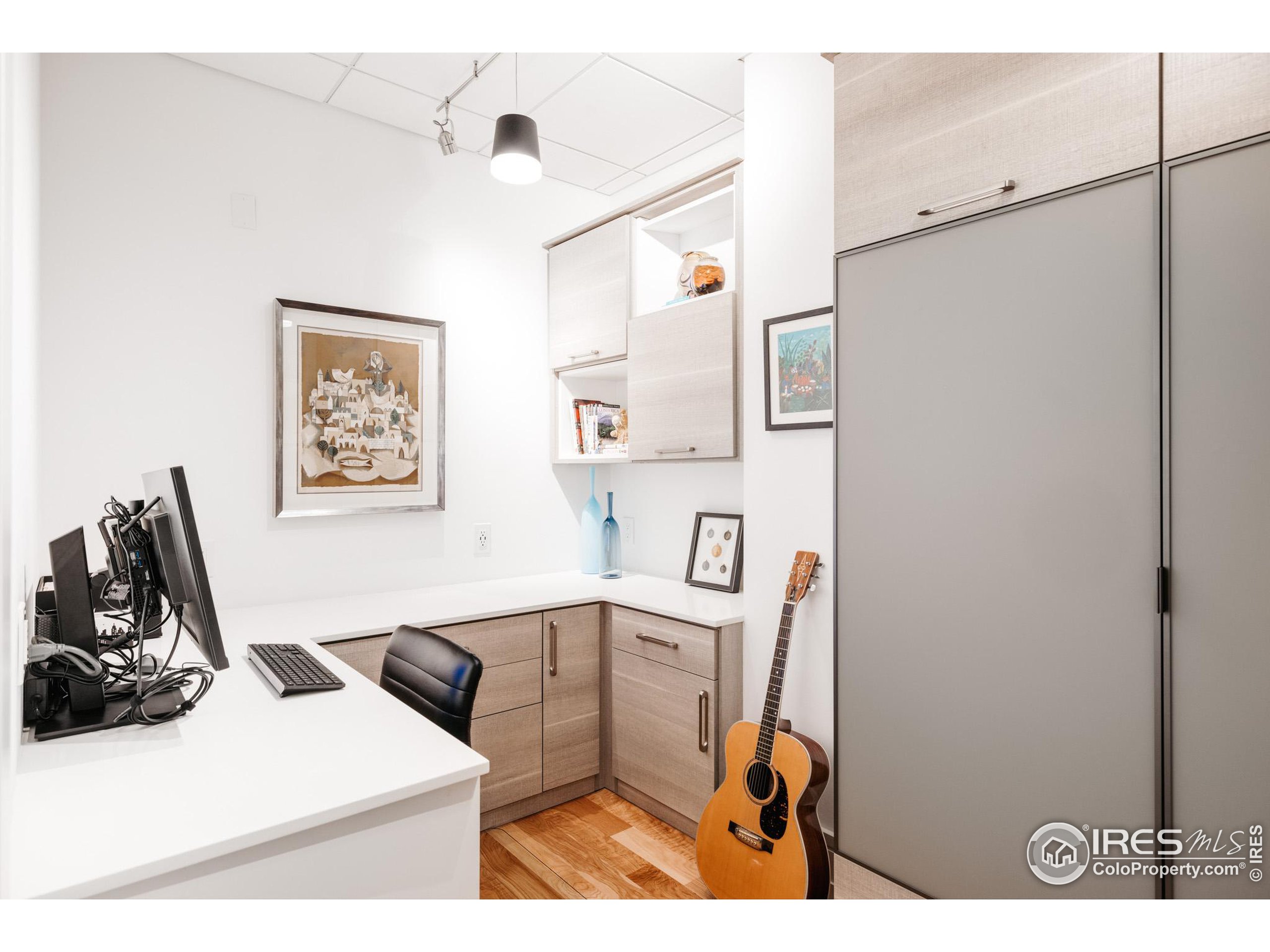 1077 Canyon Blvd Unit: 204