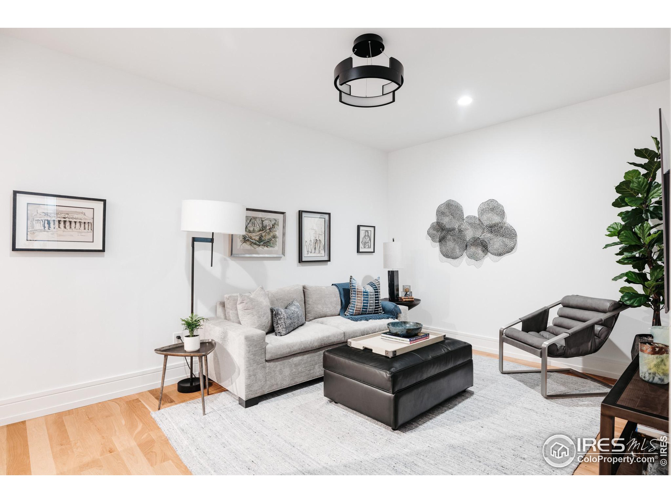 1077 Canyon Blvd Unit: 204