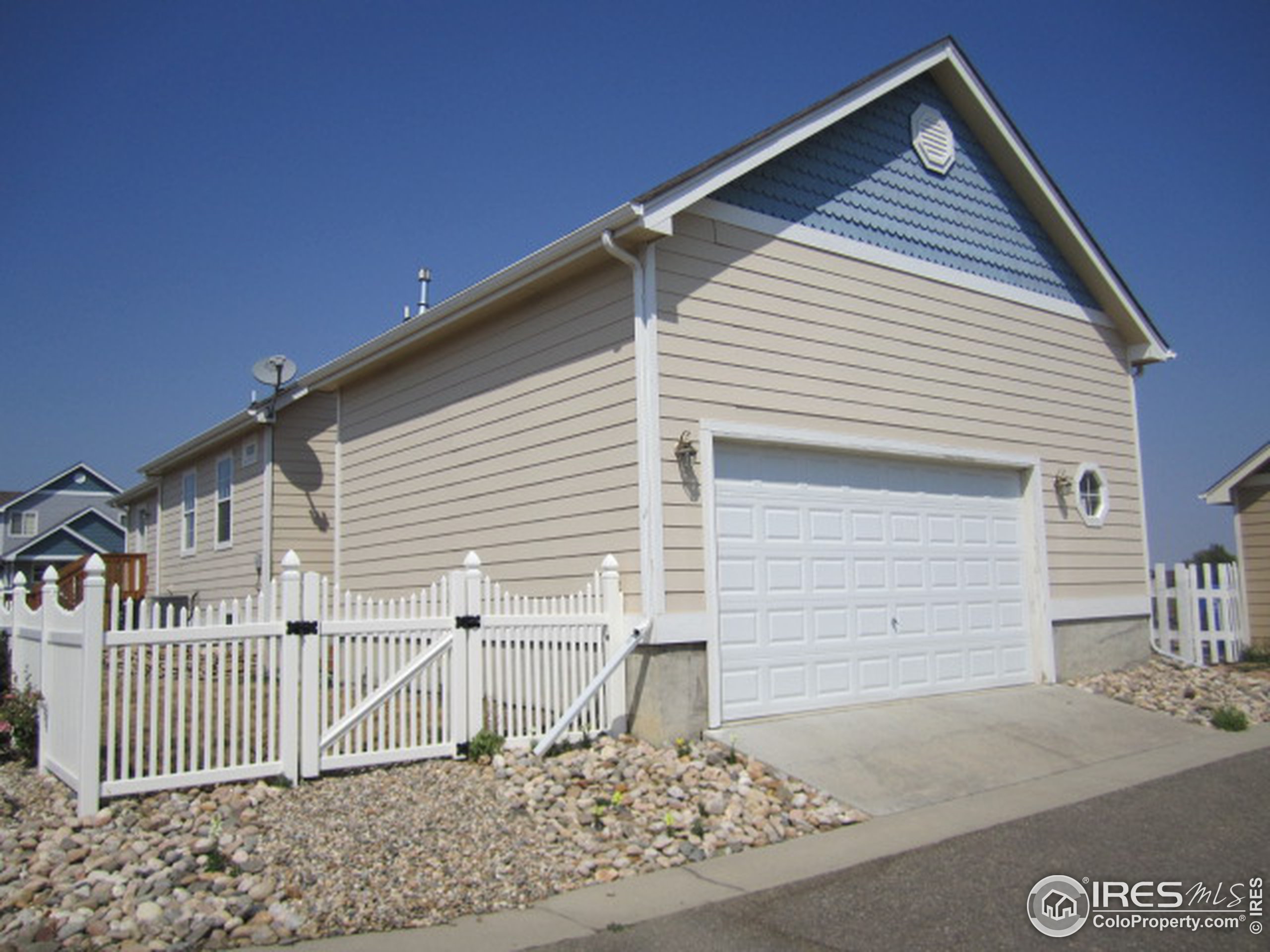 1077 Canyon Blvd Unit: 204