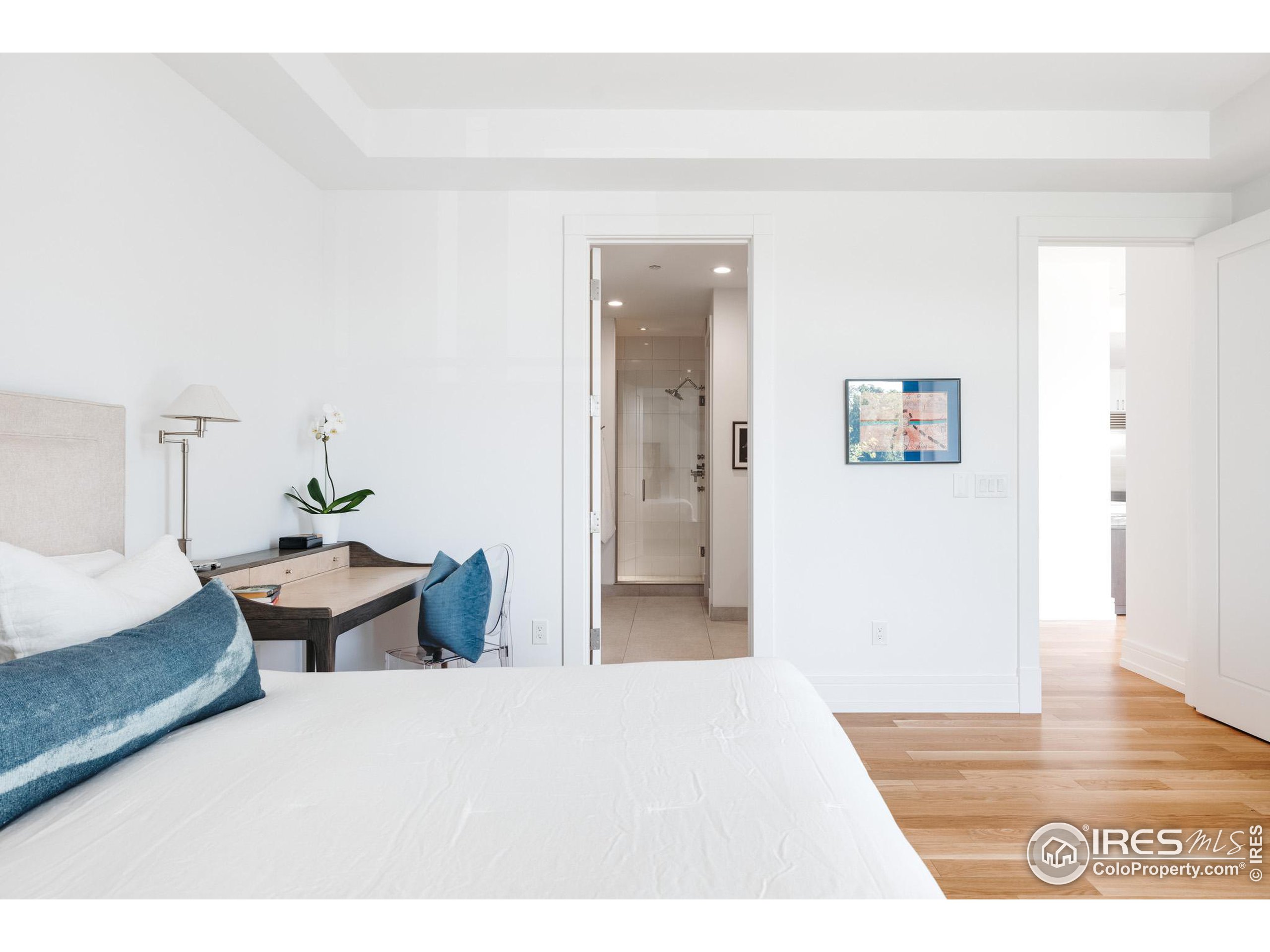 1077 Canyon Blvd Unit: 204