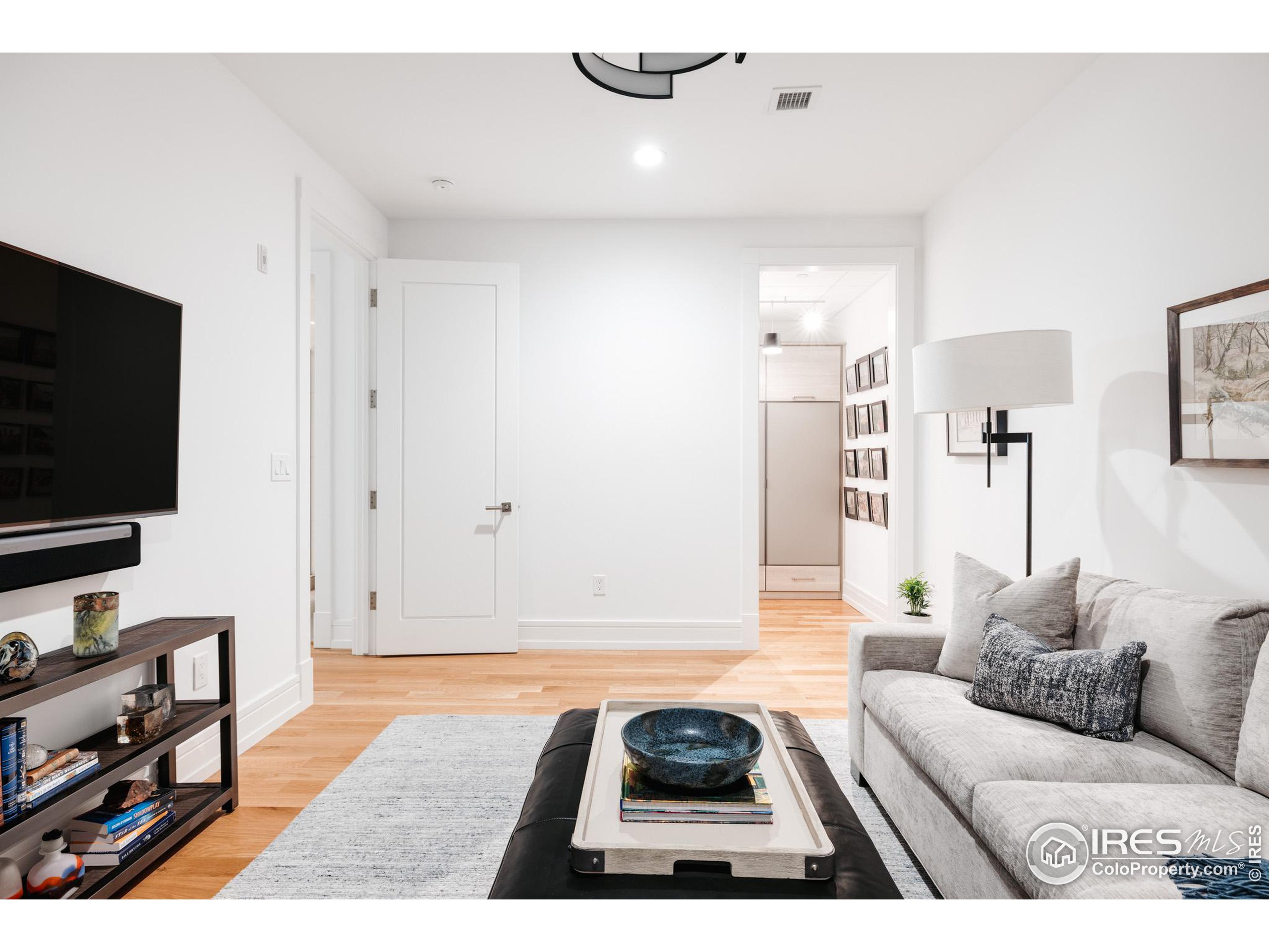 1077 Canyon Blvd Unit: 204