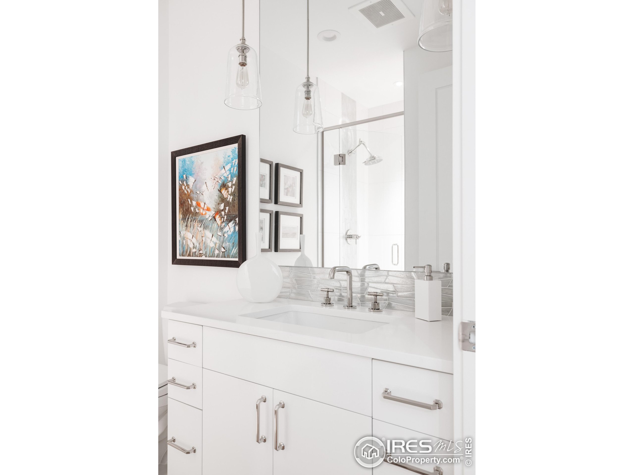 1077 Canyon Blvd Unit: 204