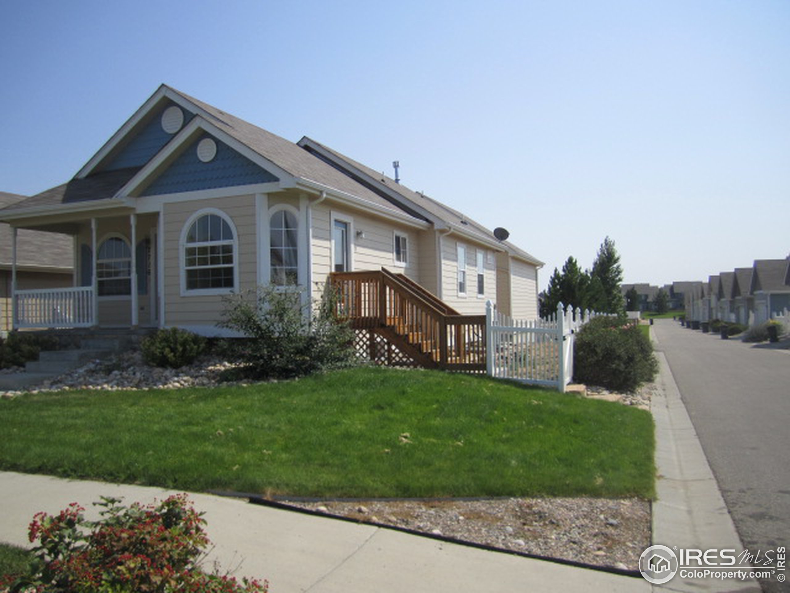 1077 Canyon Blvd Unit: 204