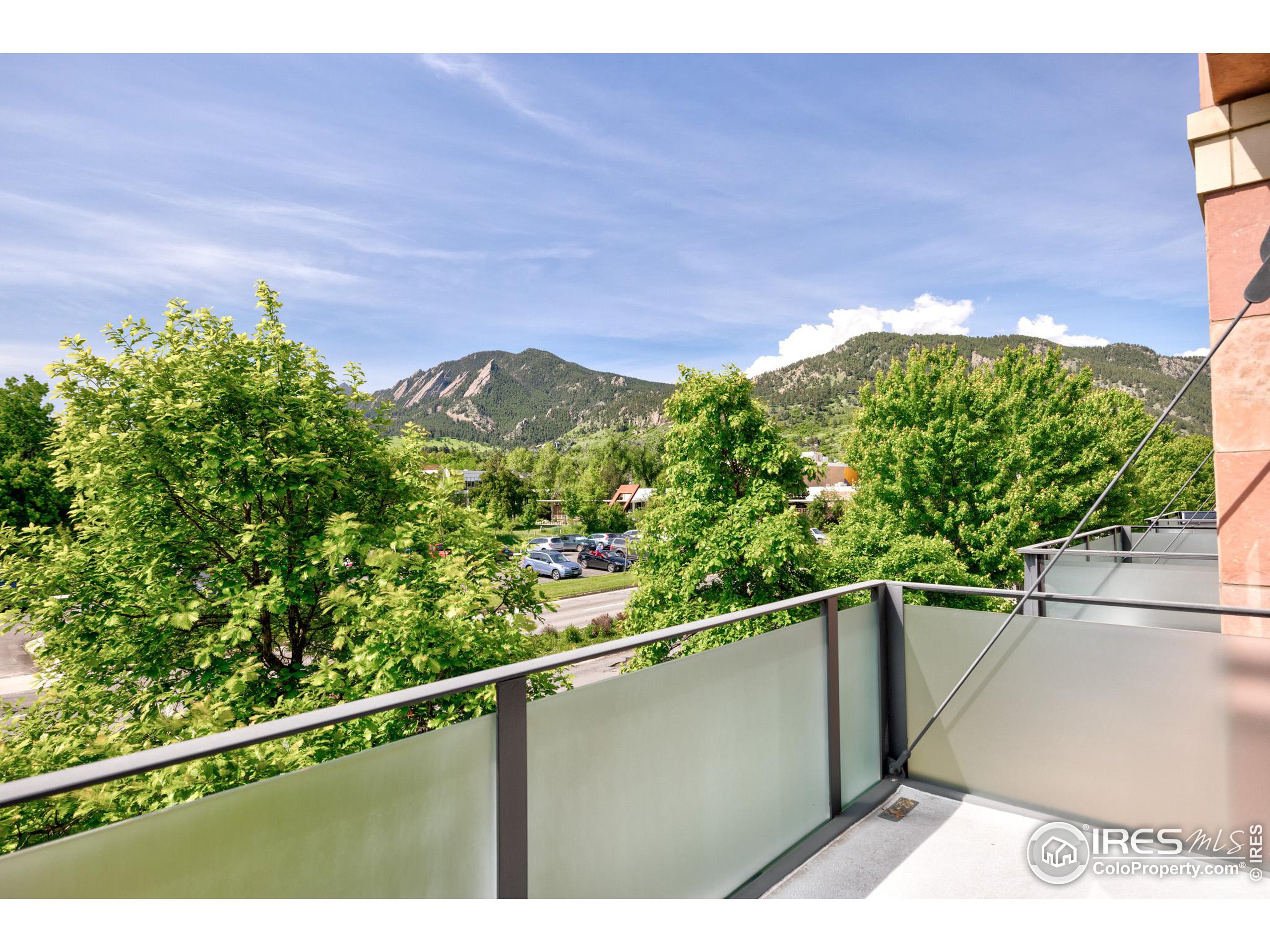 1077 Canyon Blvd Unit: 204