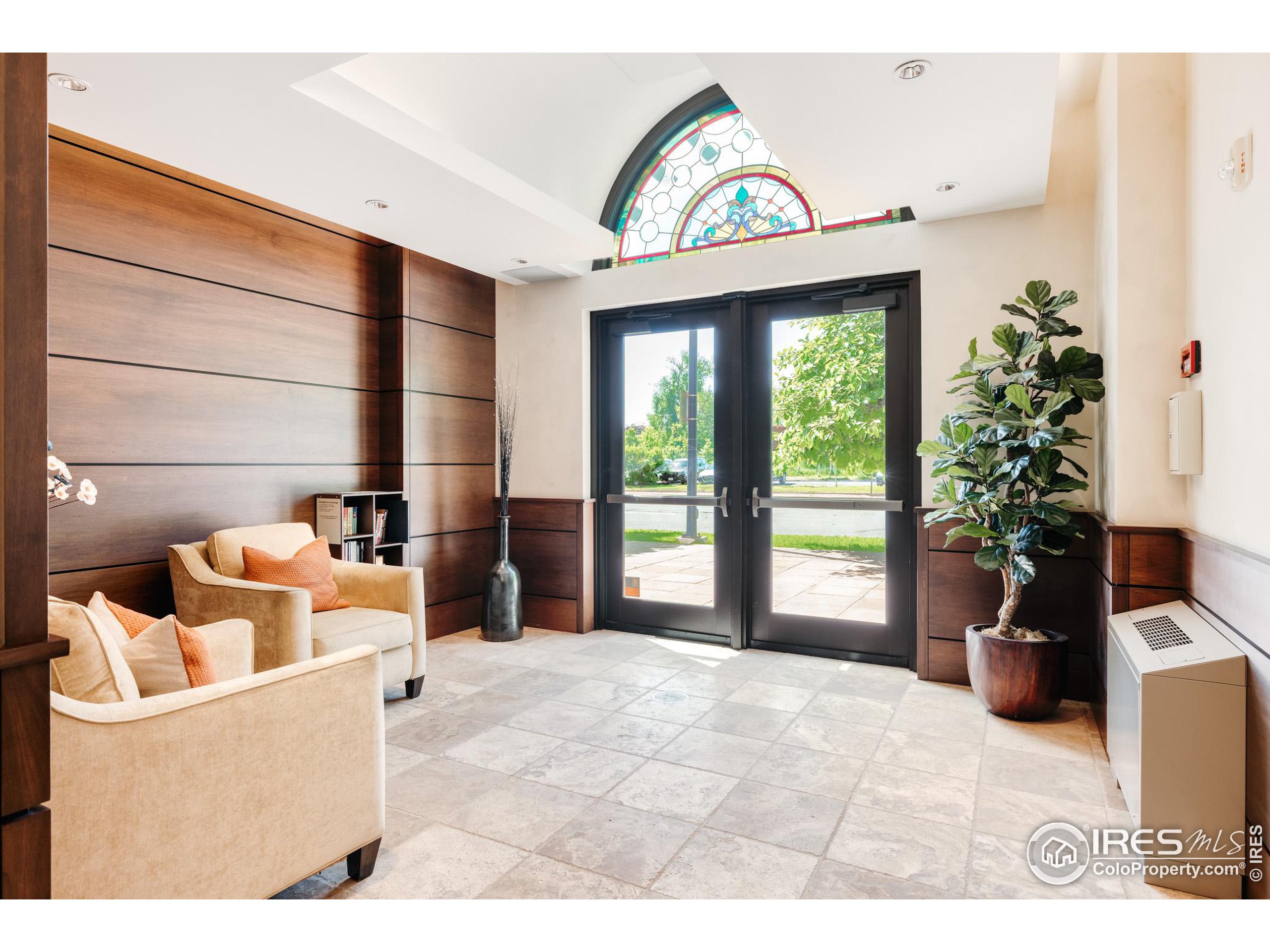 1077 Canyon Blvd Unit: 204