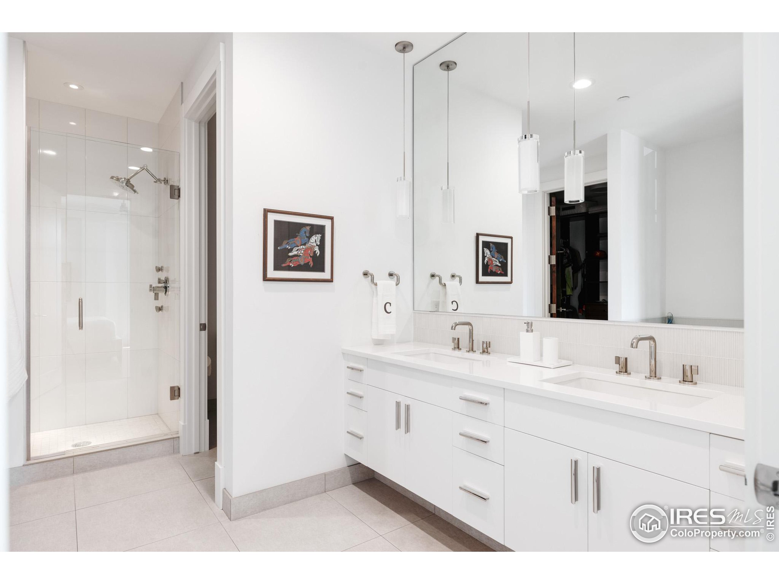 1077 Canyon Blvd Unit: 204