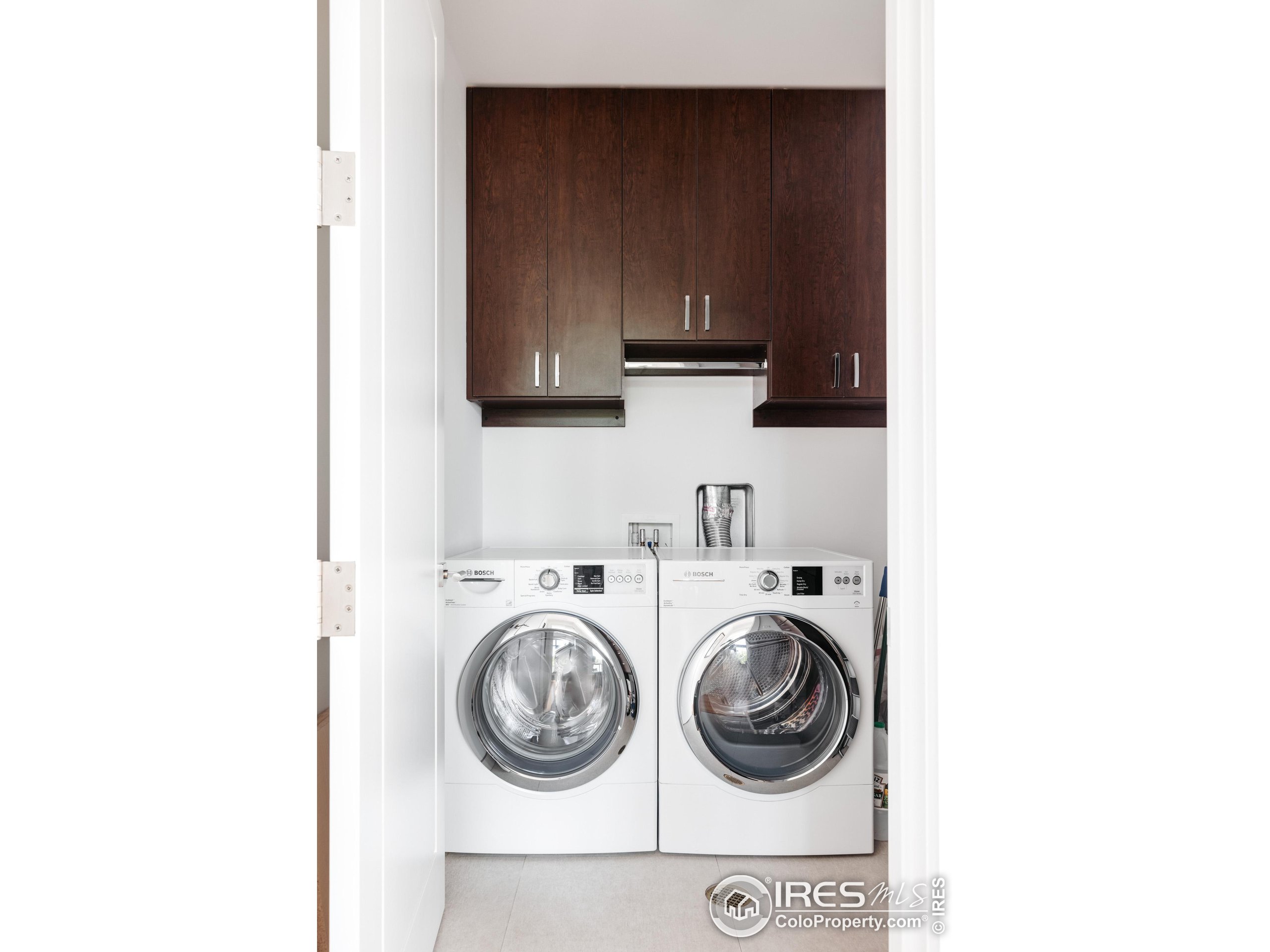 1077 Canyon Blvd Unit: 204