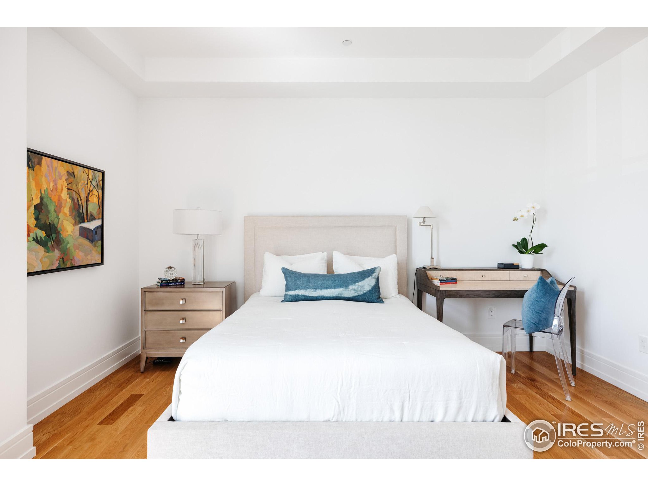 1077 Canyon Blvd Unit: 204