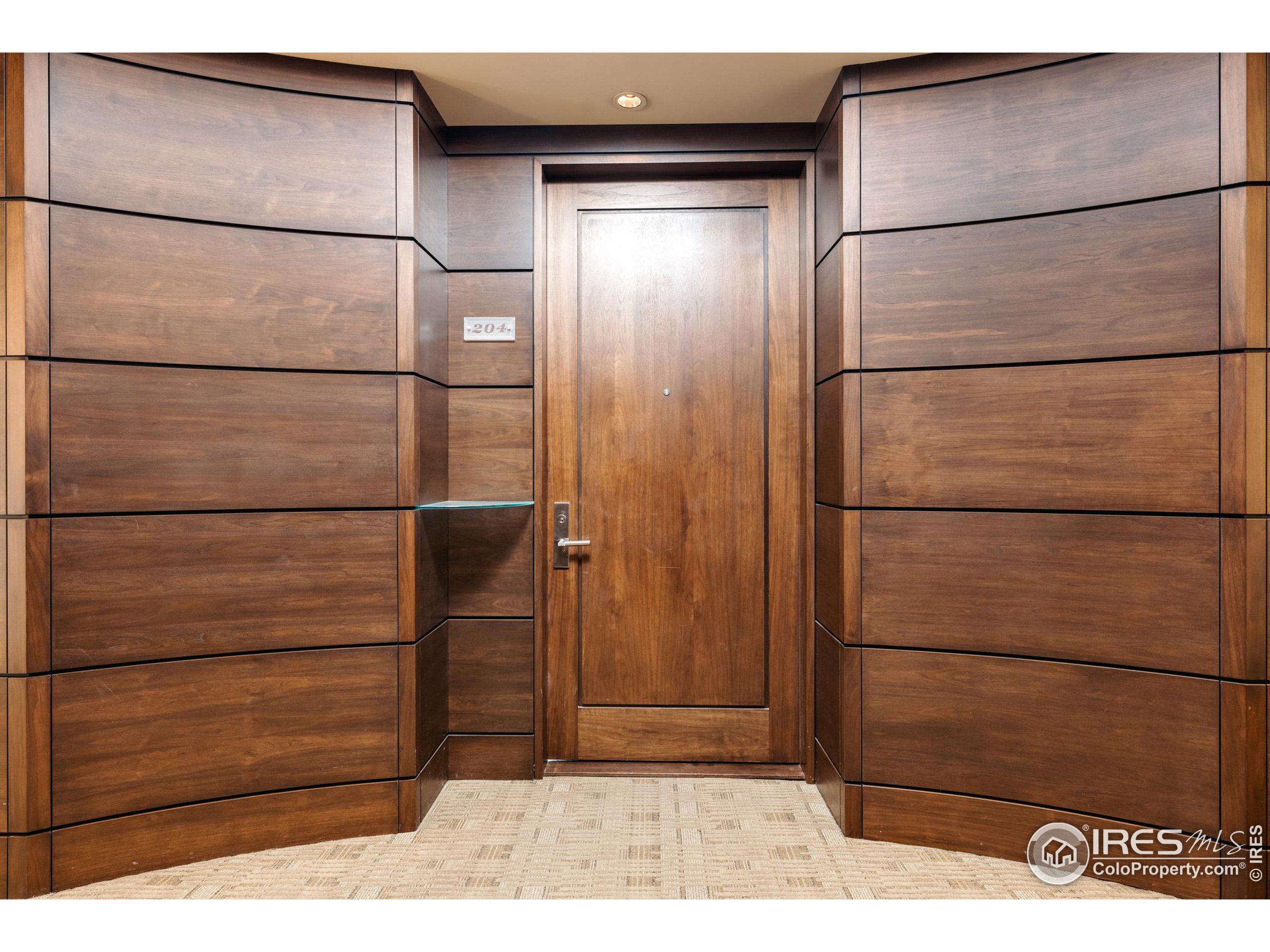 1077 Canyon Blvd Unit: 204