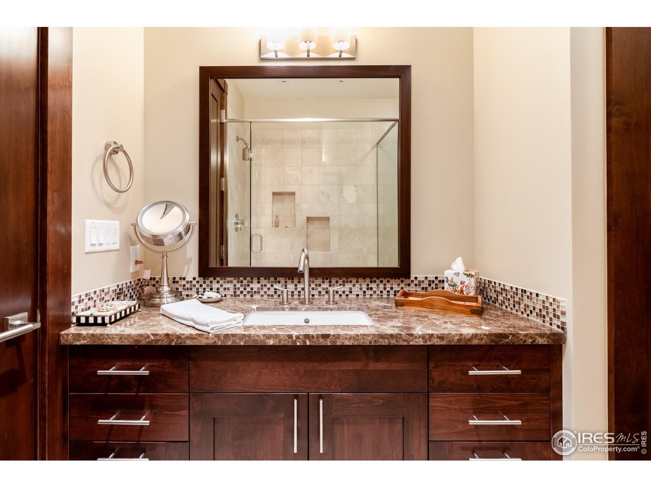 1077 Canyon Blvd Unit: 201