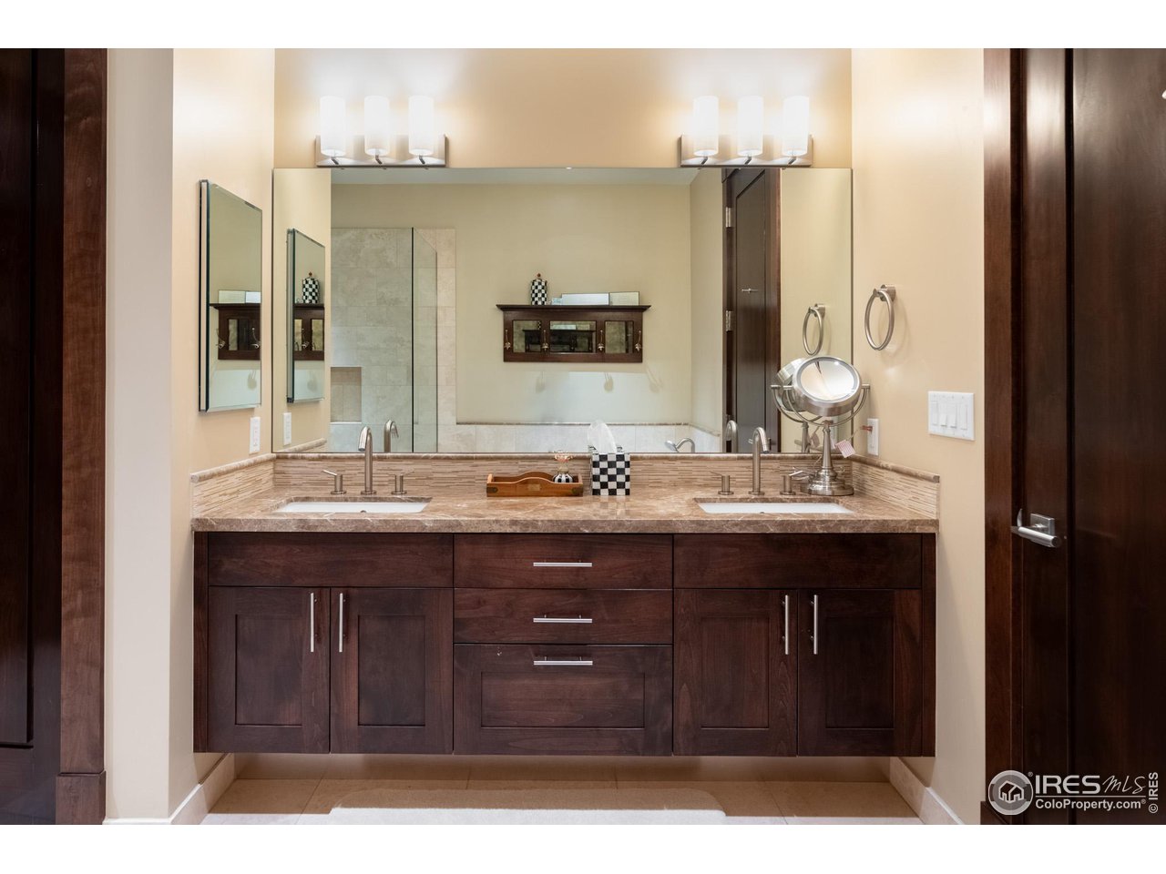 1077 Canyon Blvd Unit: 201