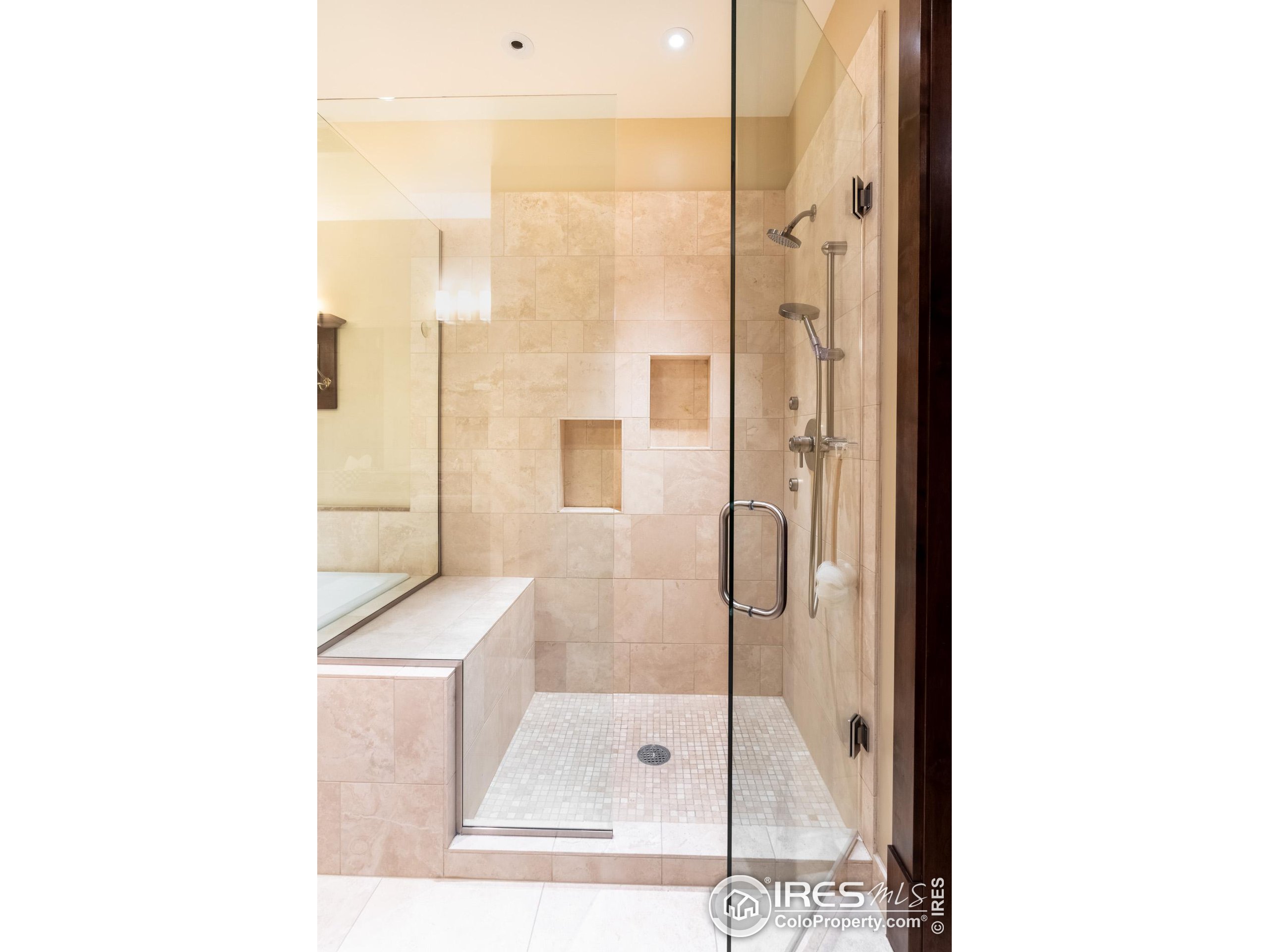 1077 Canyon Blvd Unit: 201