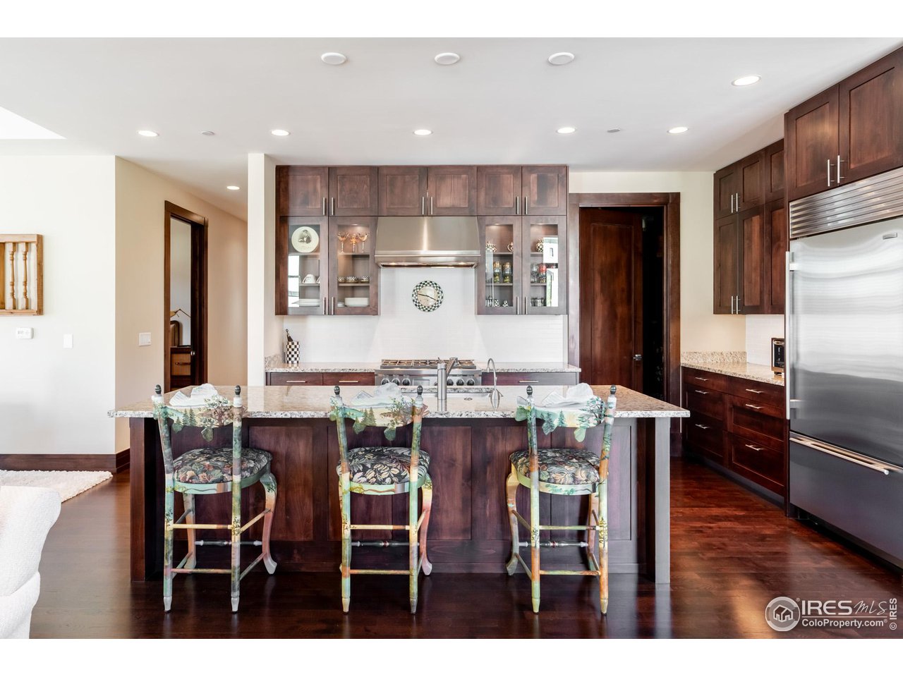 1077 Canyon Blvd Unit: 201