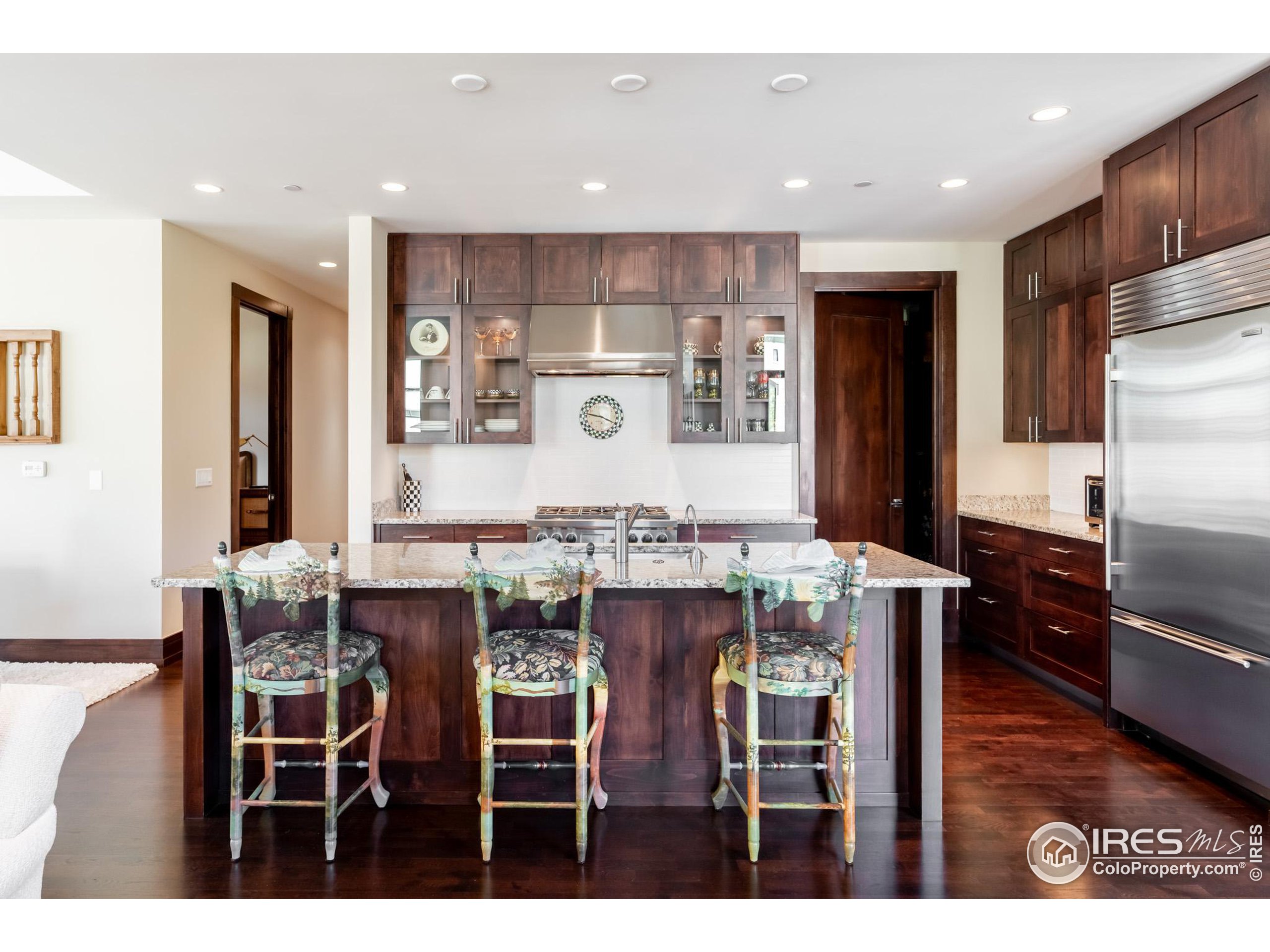 1077 Canyon Blvd Unit: 201