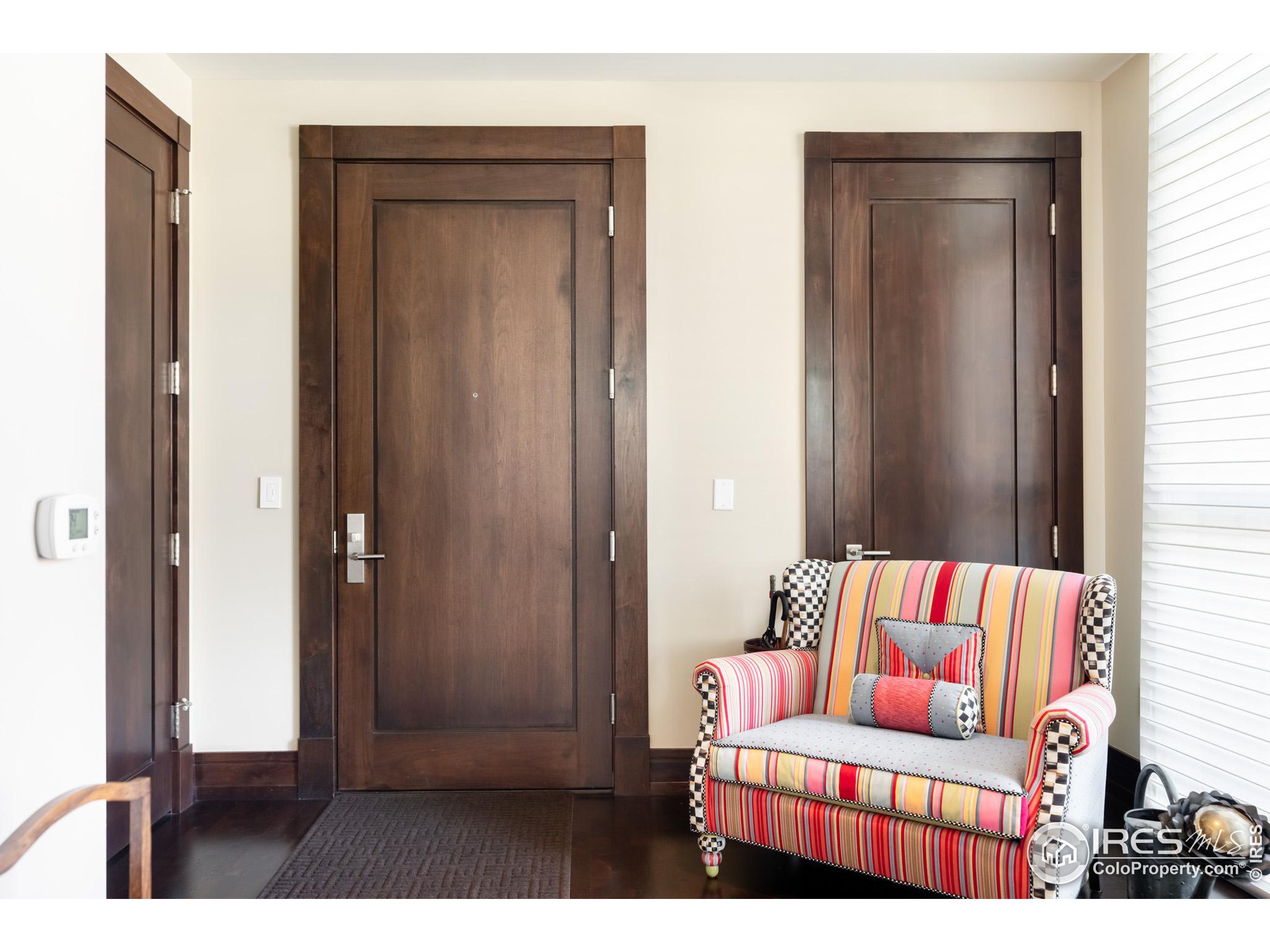 1077 Canyon Blvd Unit: 201