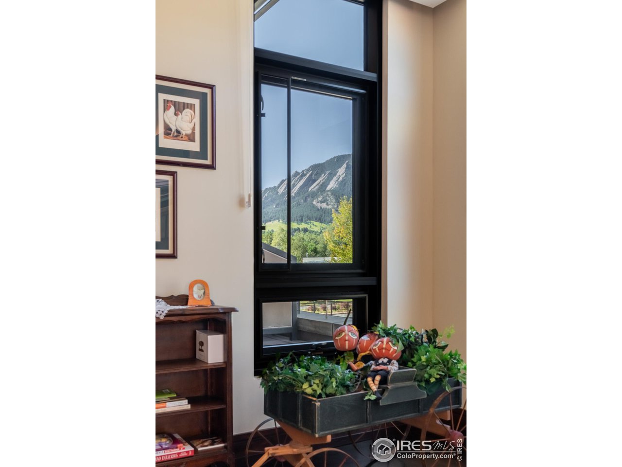 1077 Canyon Blvd Unit: 201