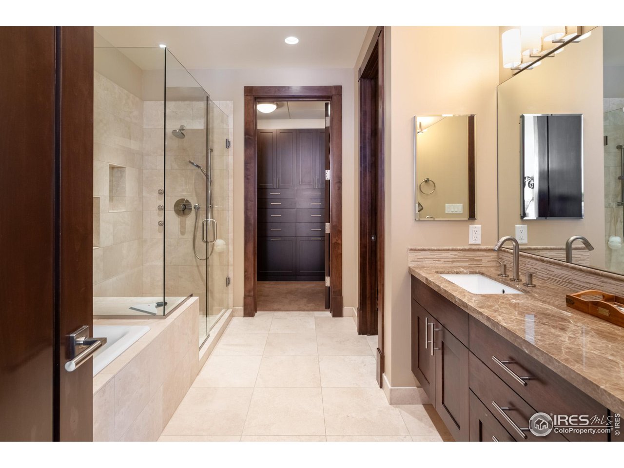 1077 Canyon Blvd Unit: 201