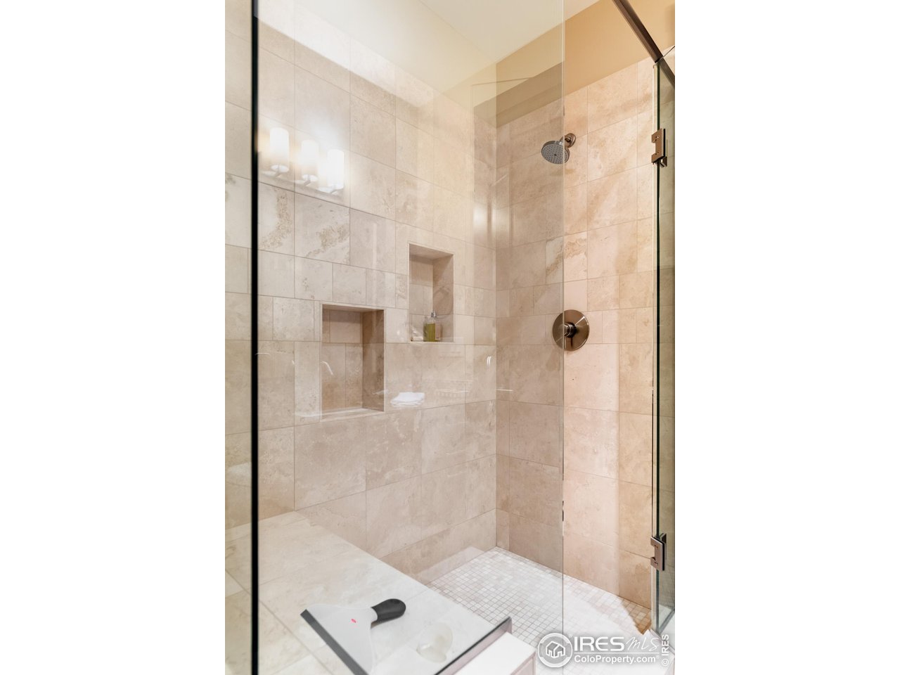 1077 Canyon Blvd Unit: 201