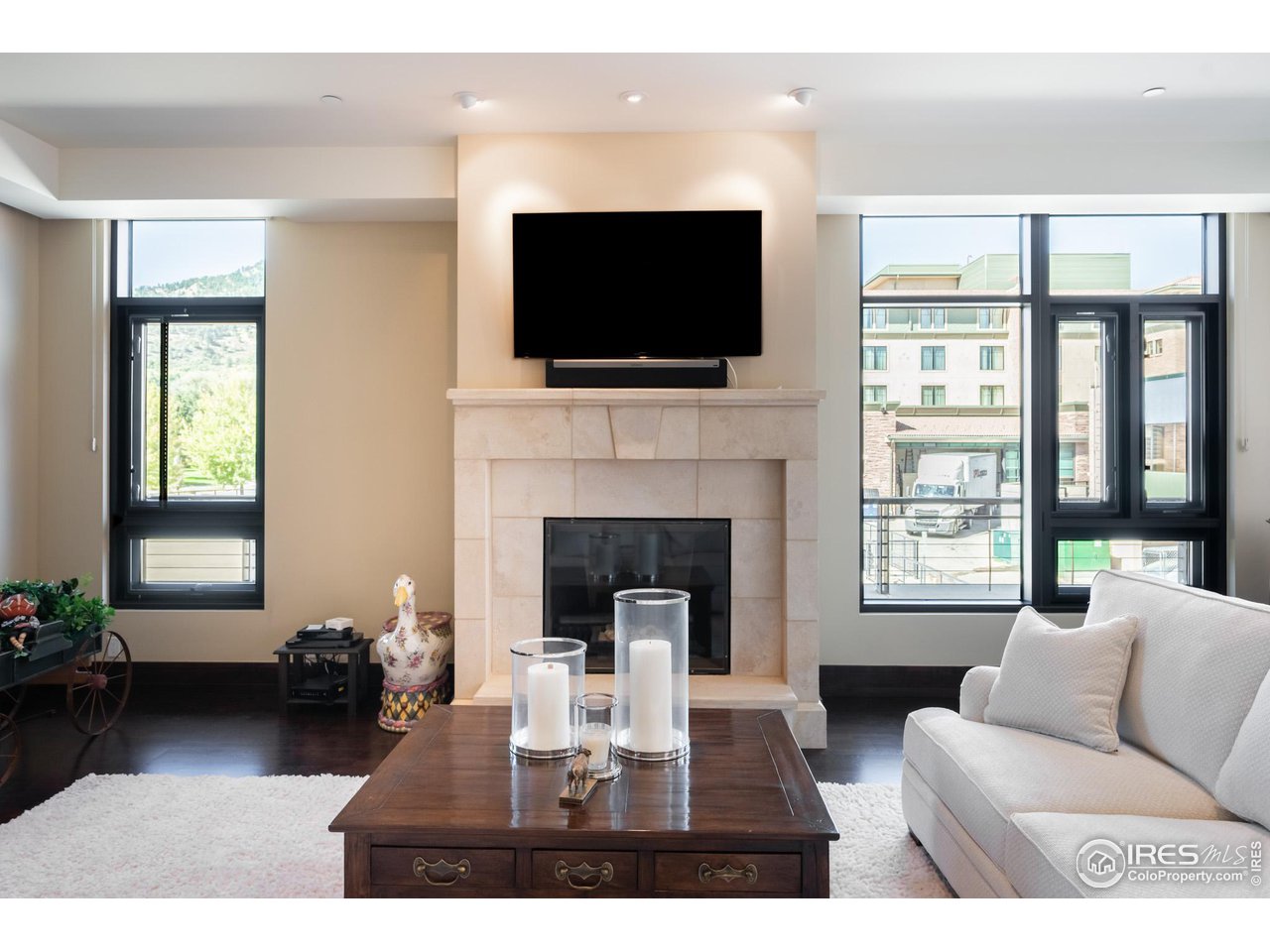 1077 Canyon Blvd Unit: 201