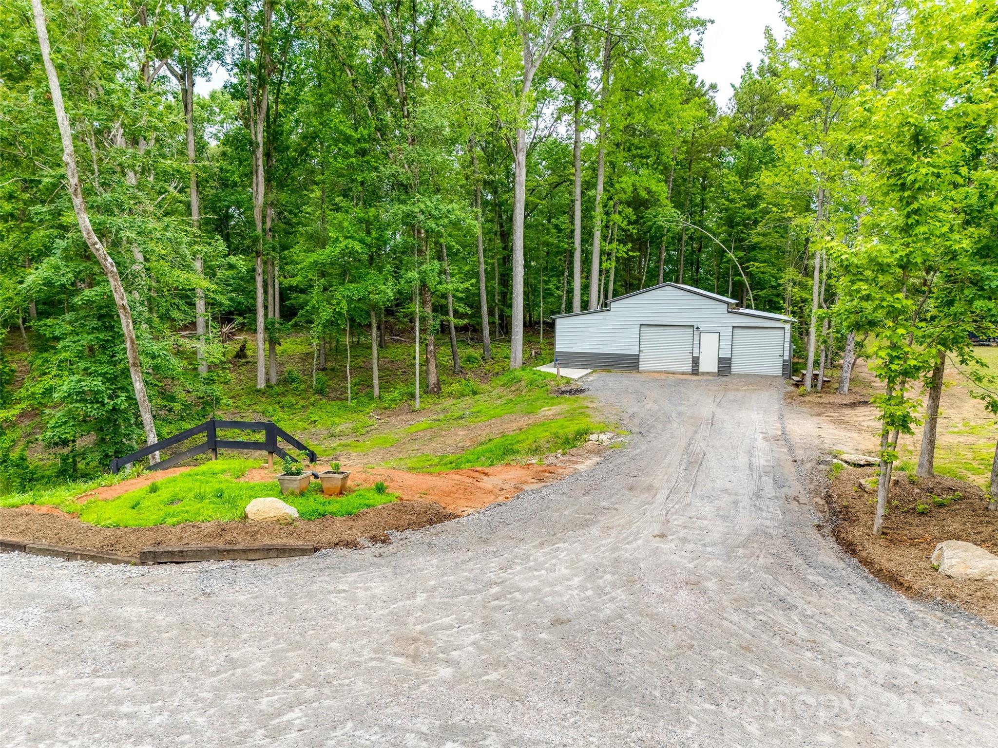 822 Rock Cut Road