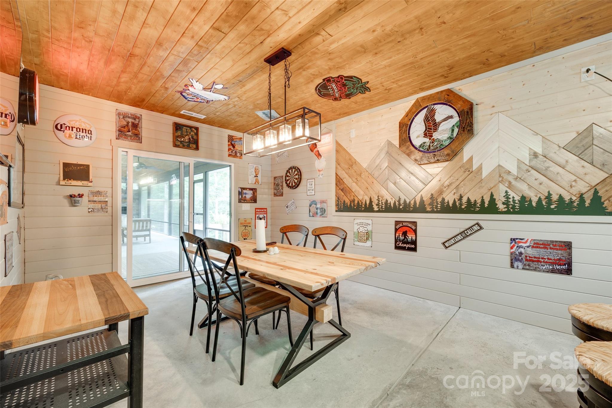 822 Rock Cut Road