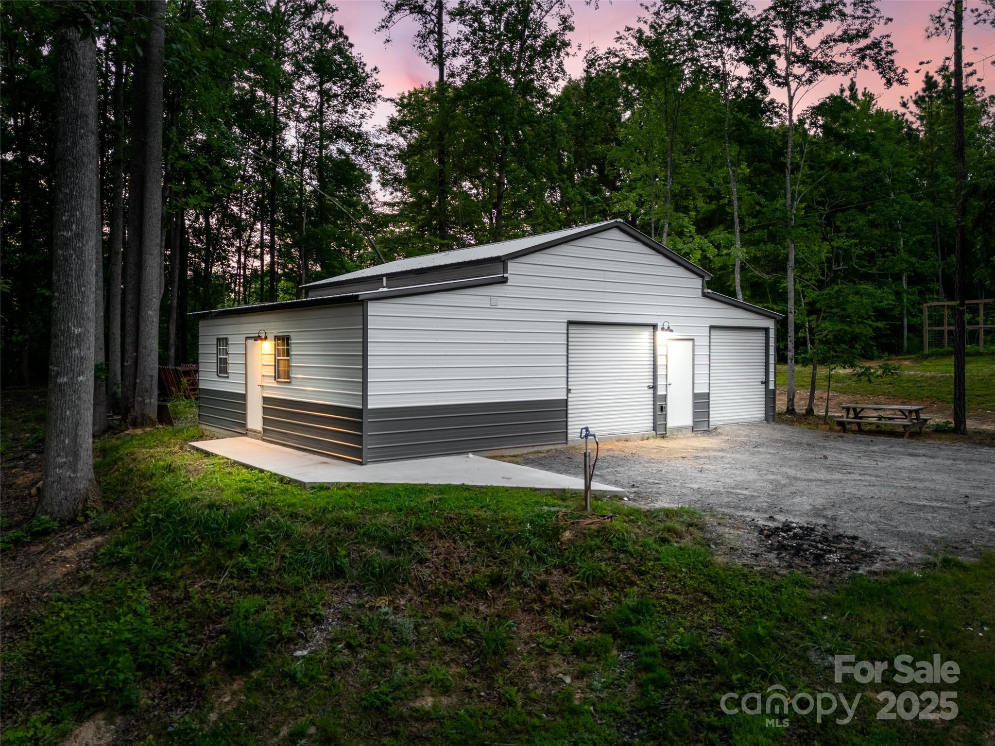 822 Rock Cut Road