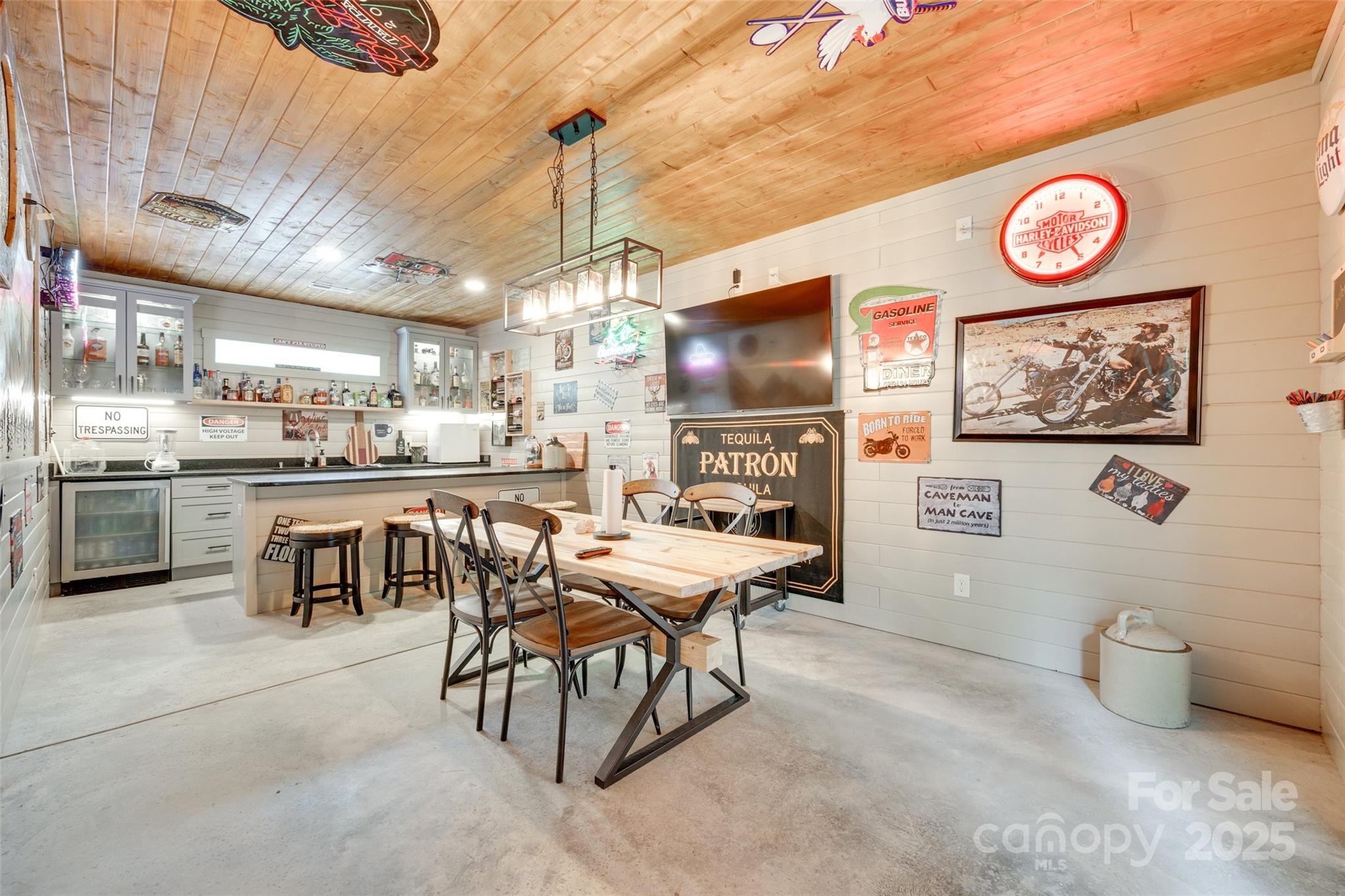 822 Rock Cut Road