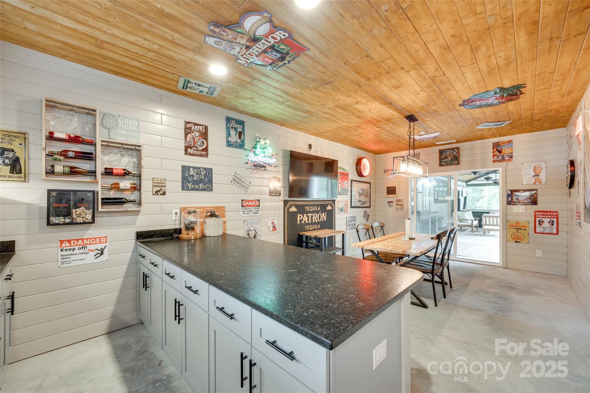 822 Rock Cut Road