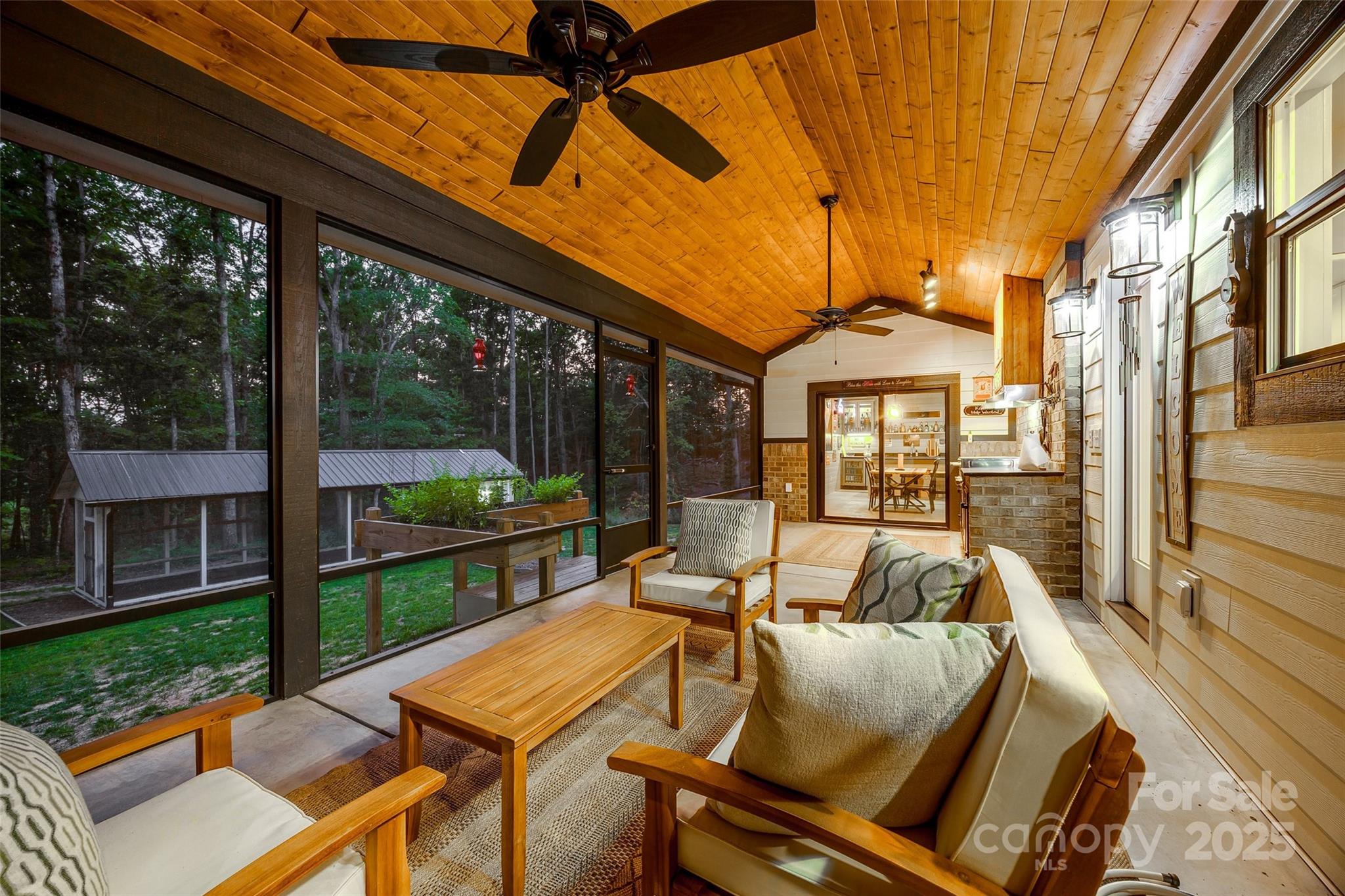 822 Rock Cut Road