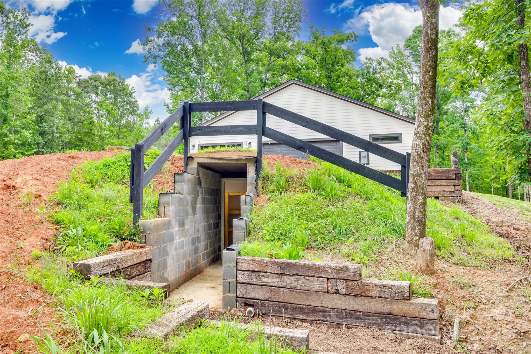 822 Rock Cut Road